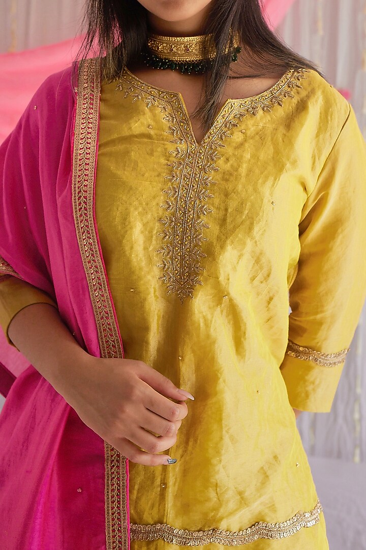 Fuchsia Pink Organza Dupatta by Shorshe Clothing at Pernia's Pop Up Shop