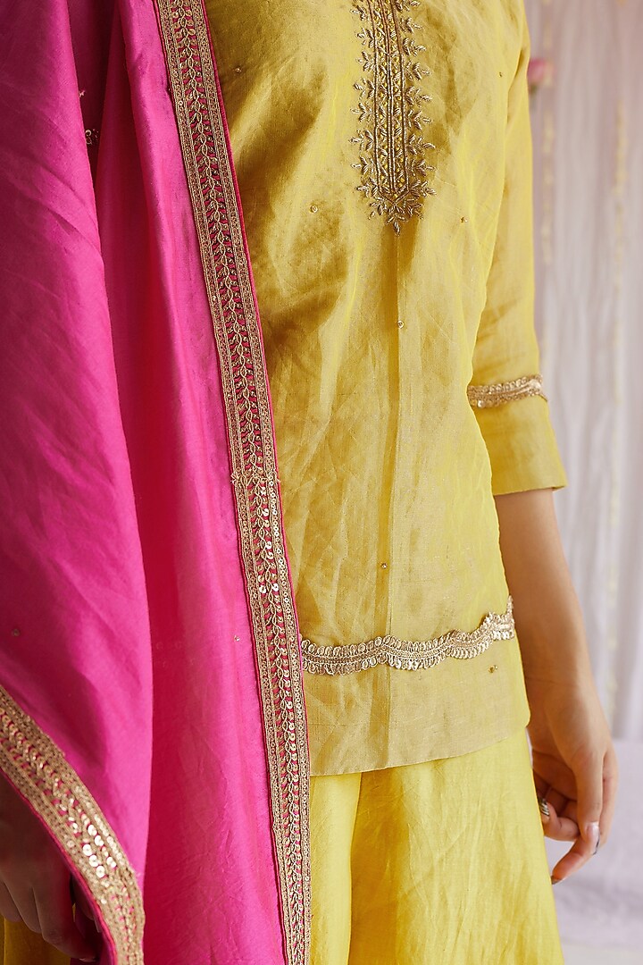 Fuchsia Pink Organza Dupatta by Shorshe Clothing at Pernia's Pop Up Shop