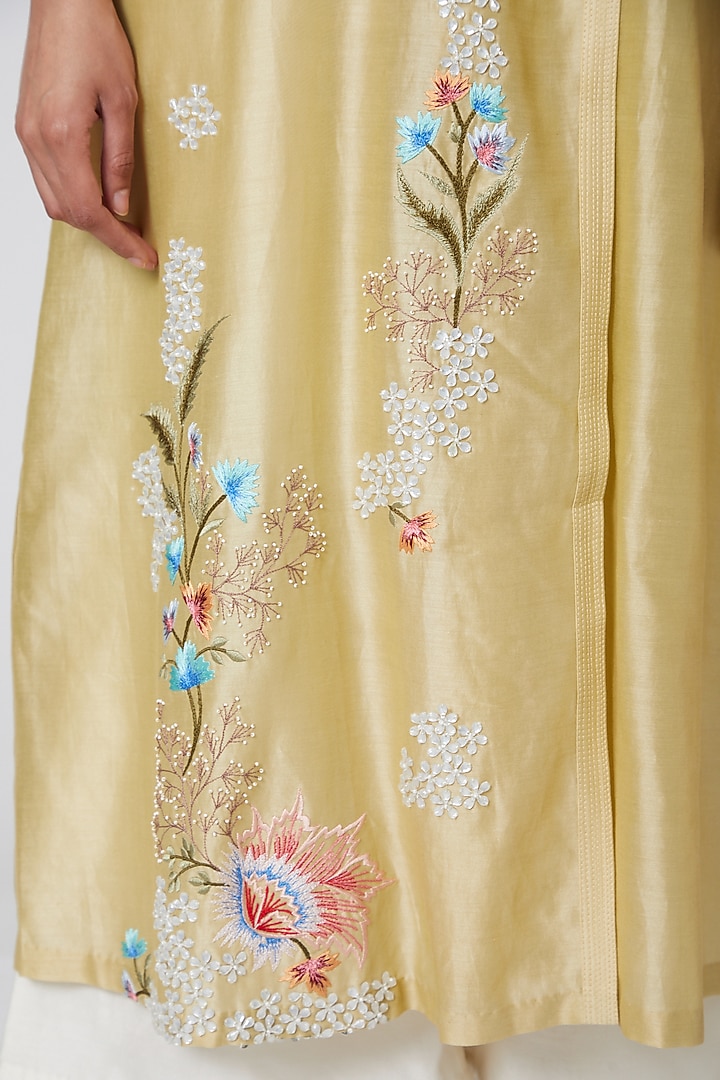 Beige & White Embroidered Kurta Set by Samant Chauhan at Pernia's Pop Up Shop