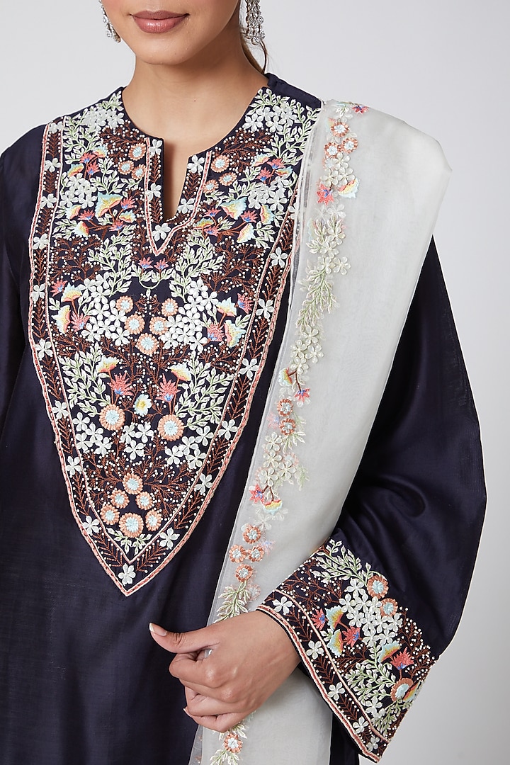 Navy Blue & White Embroidered Kurta Set by Samant Chauhan at Pernia's Pop Up Shop