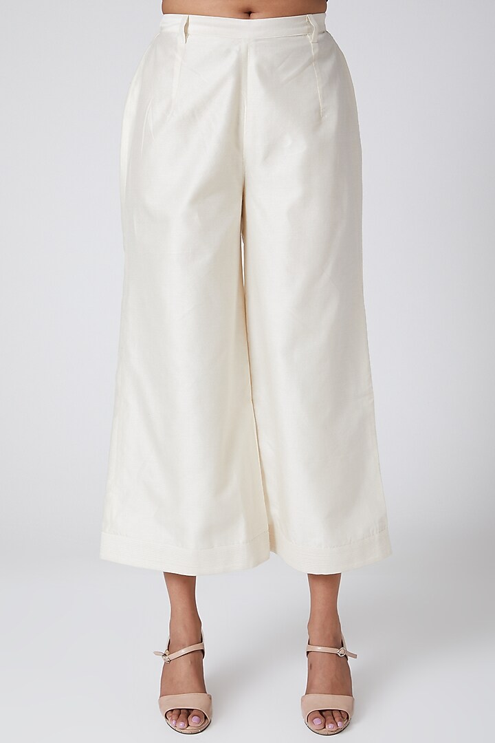 Grey & White Embroidered Kurta Set by Samant Chauhan at Pernia's Pop Up Shop