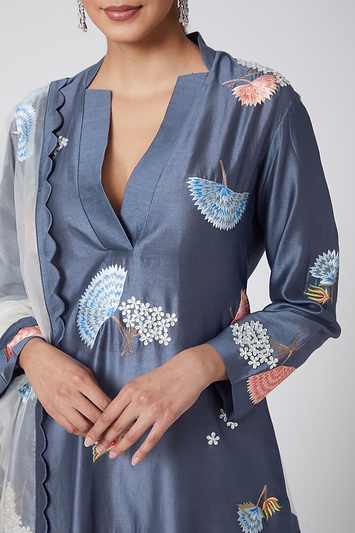 Grey & White Embroidered Kurta Set by Samant Chauhan at Pernia's Pop Up Shop