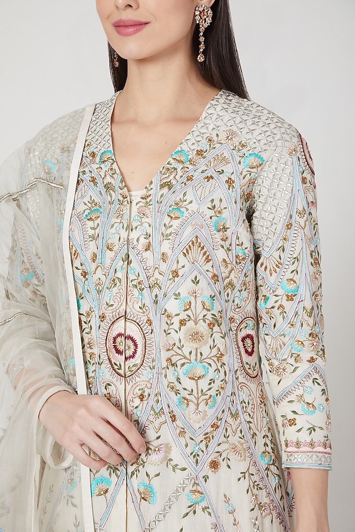 Ivory Embroidered High-Low Kurta Set by Samant Chauhan at Pernia's Pop Up Shop