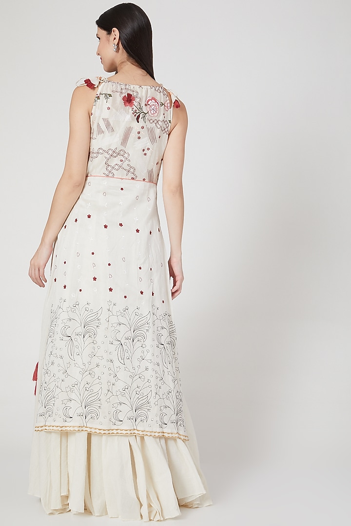 Ivory Embroidered Kurta Set by Samant Chauhan at Pernia's Pop Up Shop