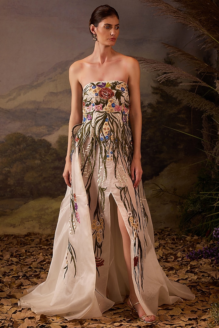 Off-White Cotton Silk Floral Embroidered Wedding Gown by Samant Chauhan at Pernia's Pop Up Shop