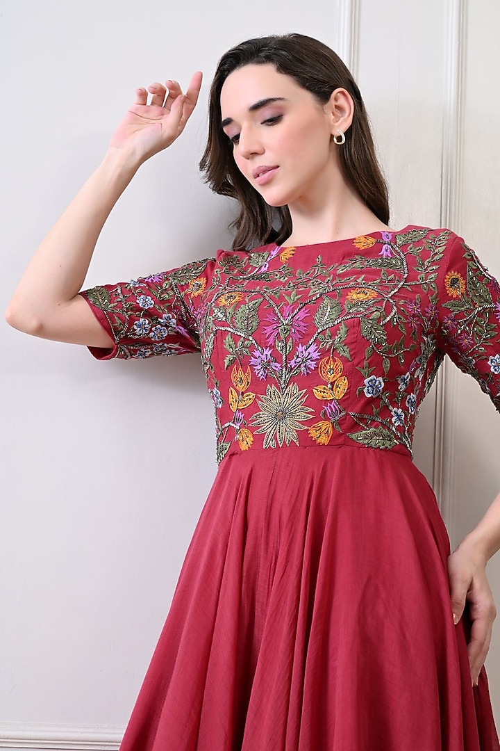 Maroon Shimmer Floral Embroidered Wedding Anarkali by Samant Chauhan at Pernia's Pop Up Shop