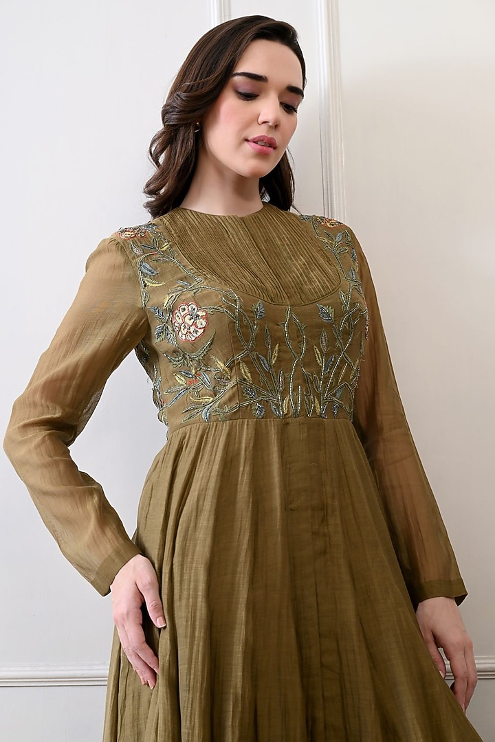 Green Chanderi & Cotton Floral Embroidered Wedding Anarkali by Samant Chauhan at Pernia's Pop Up Shop