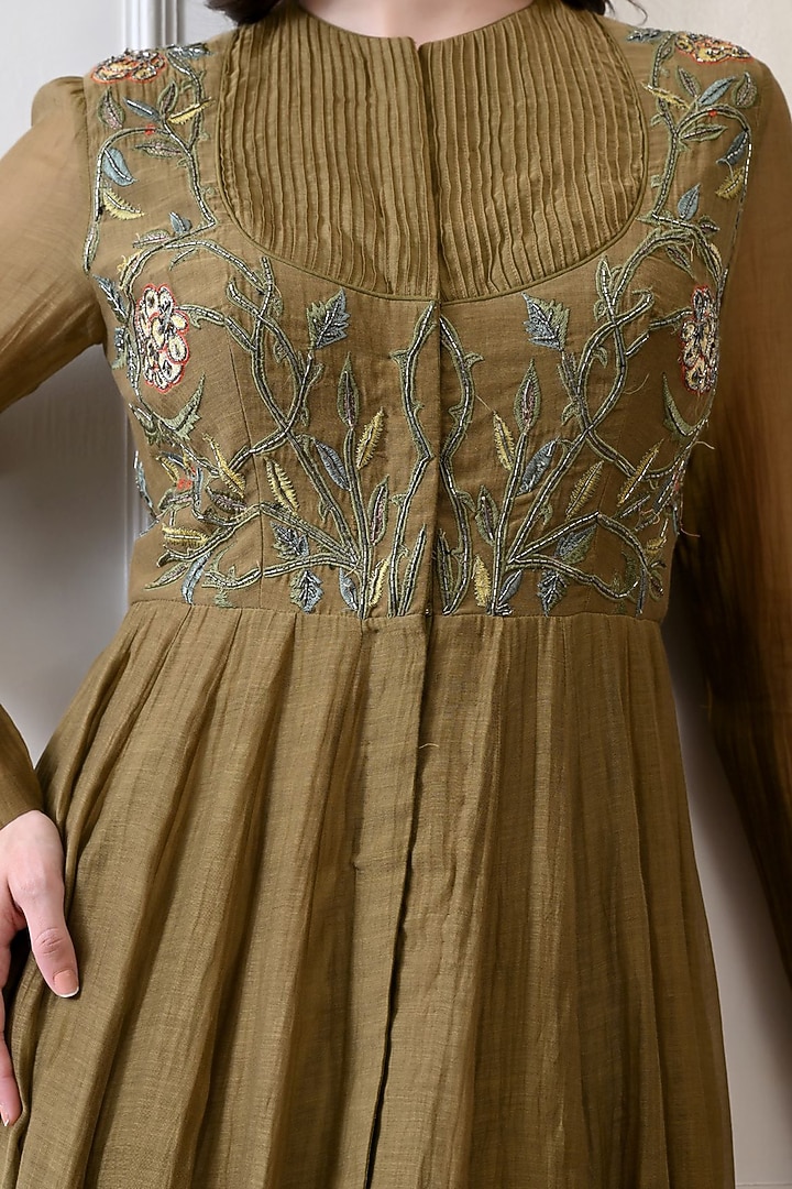 Green Chanderi & Cotton Floral Embroidered Wedding Anarkali by Samant Chauhan at Pernia's Pop Up Shop