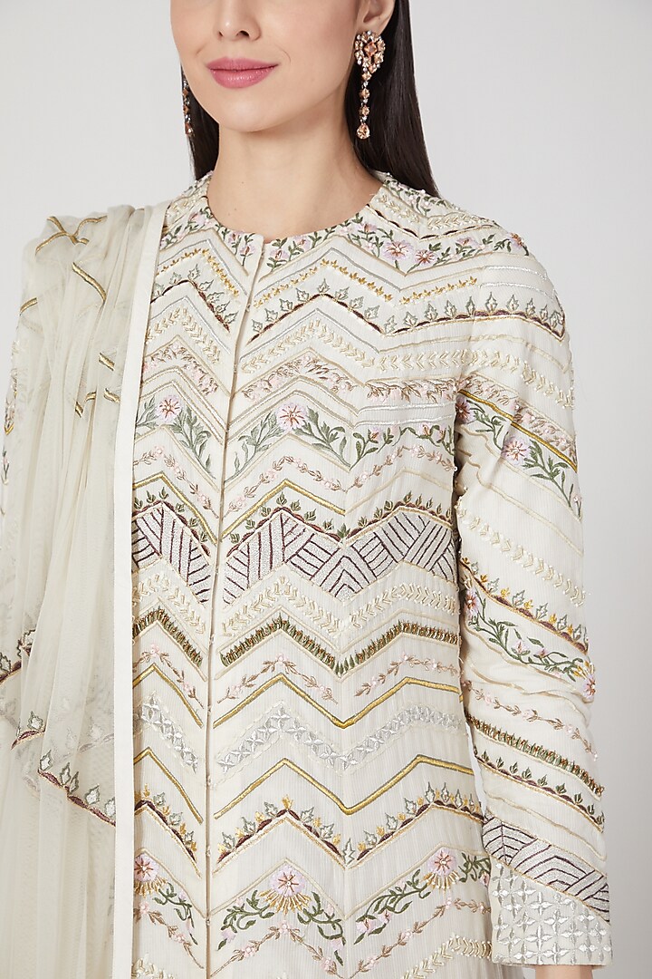 Ivory Zardosi Embroidered Kurta Set by Samant Chauhan at Pernia's Pop Up Shop