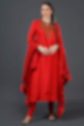 Red Tabby Silk Zardosi Embroidered Kurta Set by Samant Chauhan at Pernia's Pop Up Shop