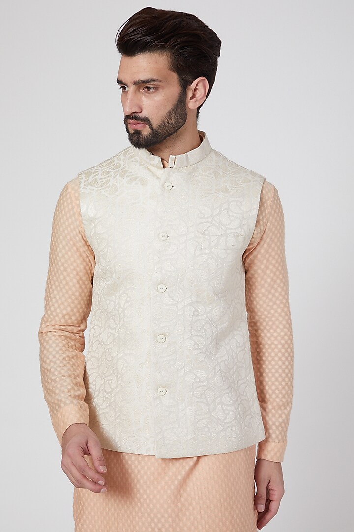 White Embroidered Kurta Set by Samant Chauhan Men at Pernia's Pop Up Shop