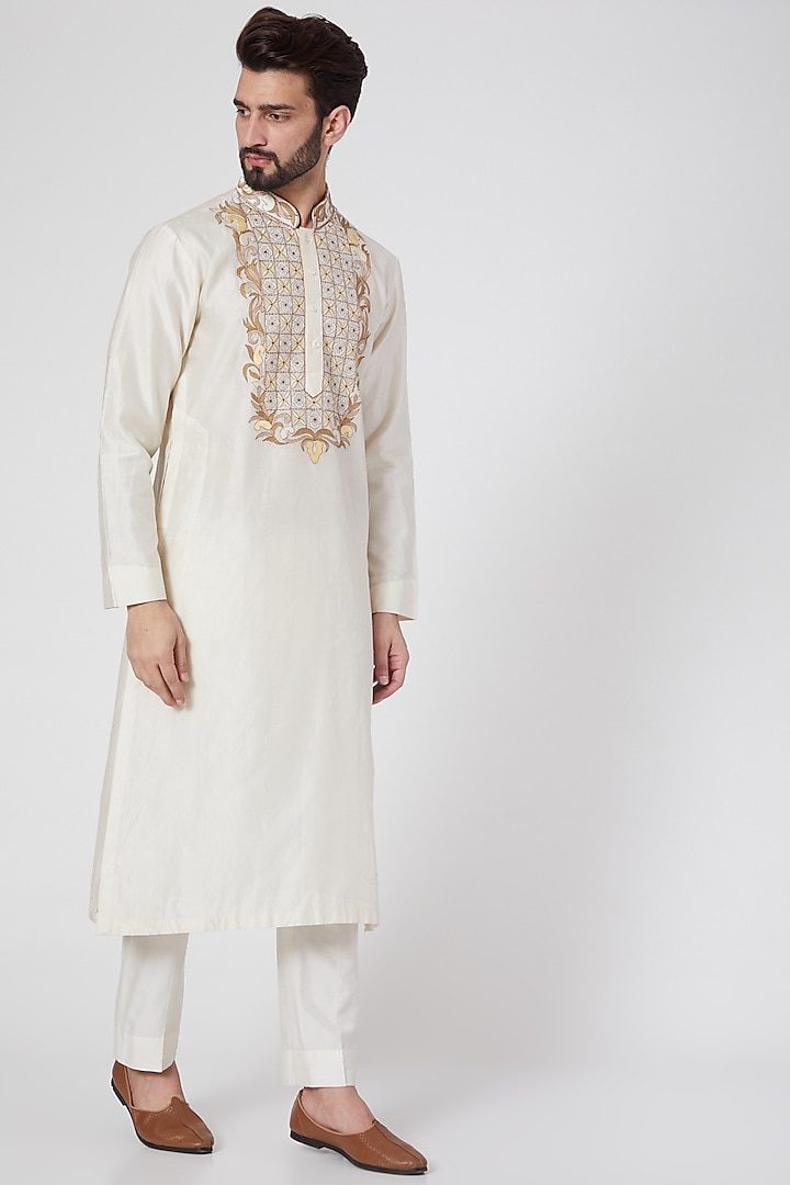 White Aari Embroidered Kurta Set by Samant Chauhan Men