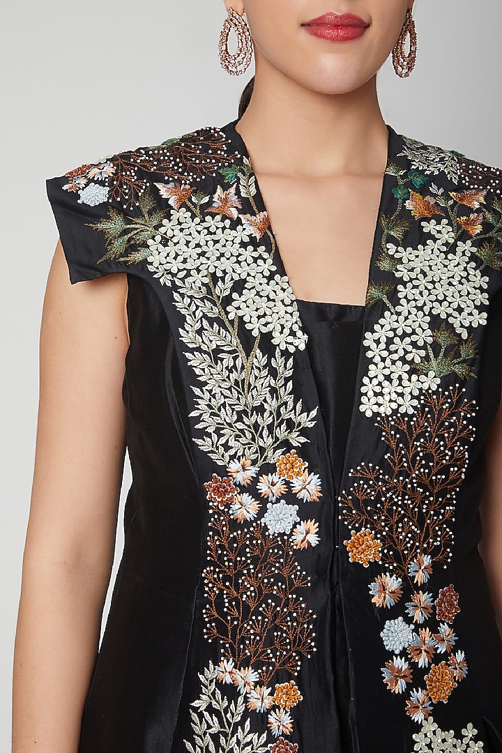 Black Embroidered Gown With Front Opening by Samant Chauhan at Pernia's Pop Up Shop