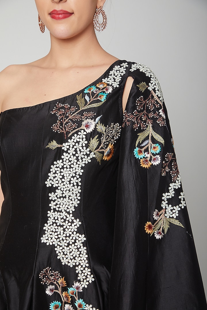 Black Embroidered One Sleeve Gown by Samant Chauhan at Pernia's Pop Up Shop