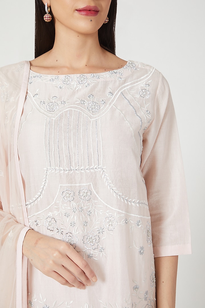Pink Embroidered Kurta Set by Samant Chauhan at Pernia's Pop Up Shop