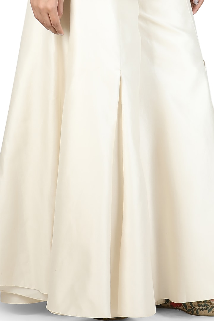 Ivory Zardosi Embroidered Jacket Set by Samant Chauhan at Pernia's Pop Up Shop