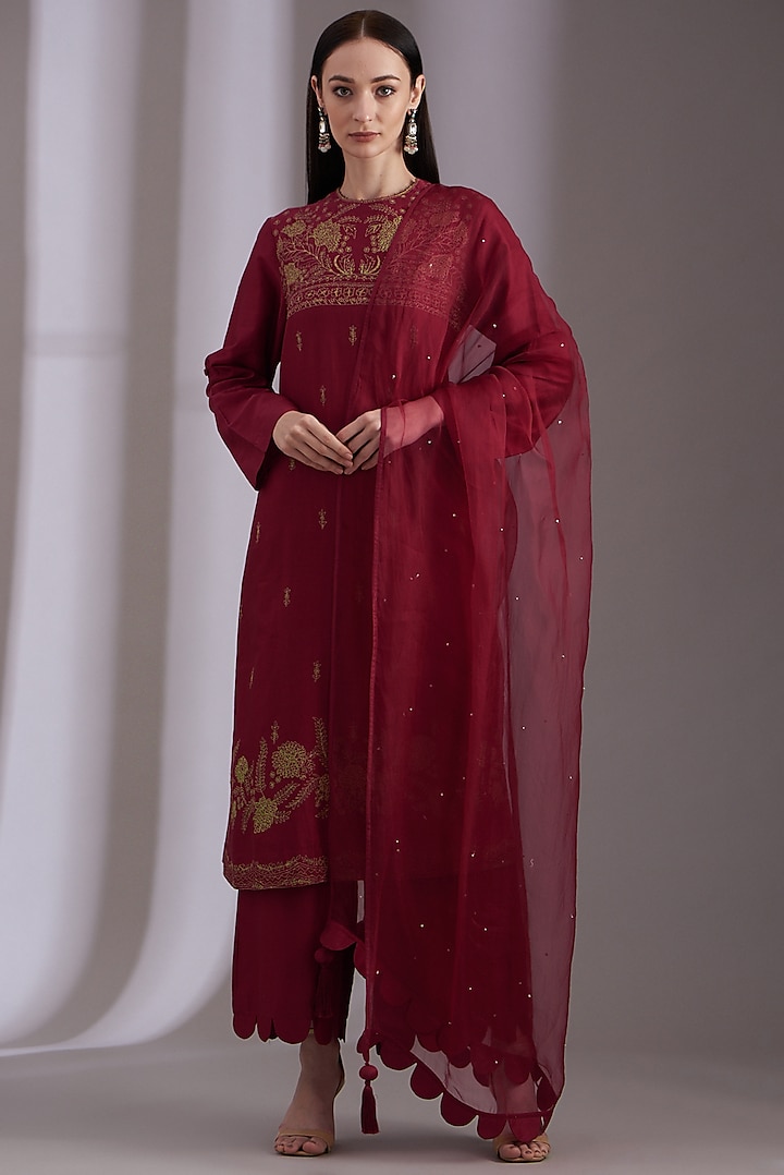 Deep Red Chanderi Embroidered Kurta Set by Samant Chauhan at Pernia's Pop Up Shop