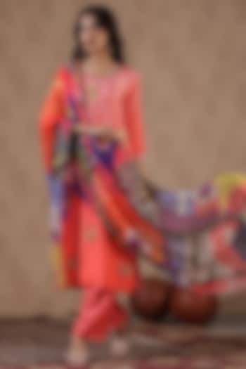 Pink Muslin Silk Floral Embroidered Kurta Set by Scakhi Luxe at Pernia's Pop Up Shop