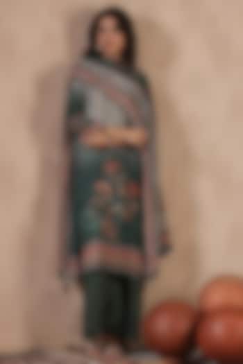 Green Muslin Silk Floral Printed & Mirror Work Kurta Set by Scakhi Luxe at Pernia's Pop Up Shop