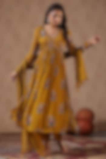 Mustard Chinon Silk Floral Printed & Embellished Gathered Kurta Set by Scakhi Luxe at Pernia's Pop Up Shop
