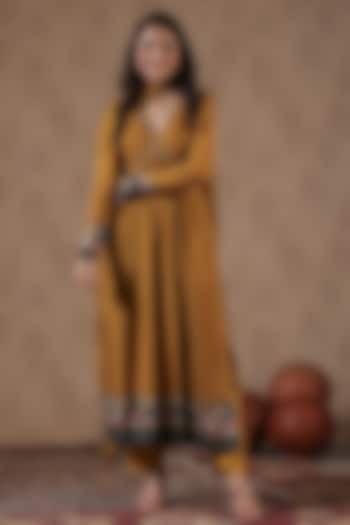 Mustard Chinon Silk Floral Printed & Embellished Gathered Kurta Set by Scakhi Luxe at Pernia's Pop Up Shop