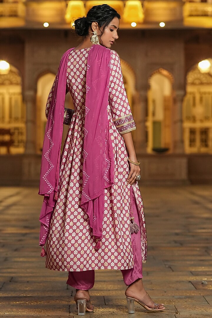 Mauve German Rayon Printed Pleated Kurta Set by Scakhi Luxe at Pernia's Pop Up Shop