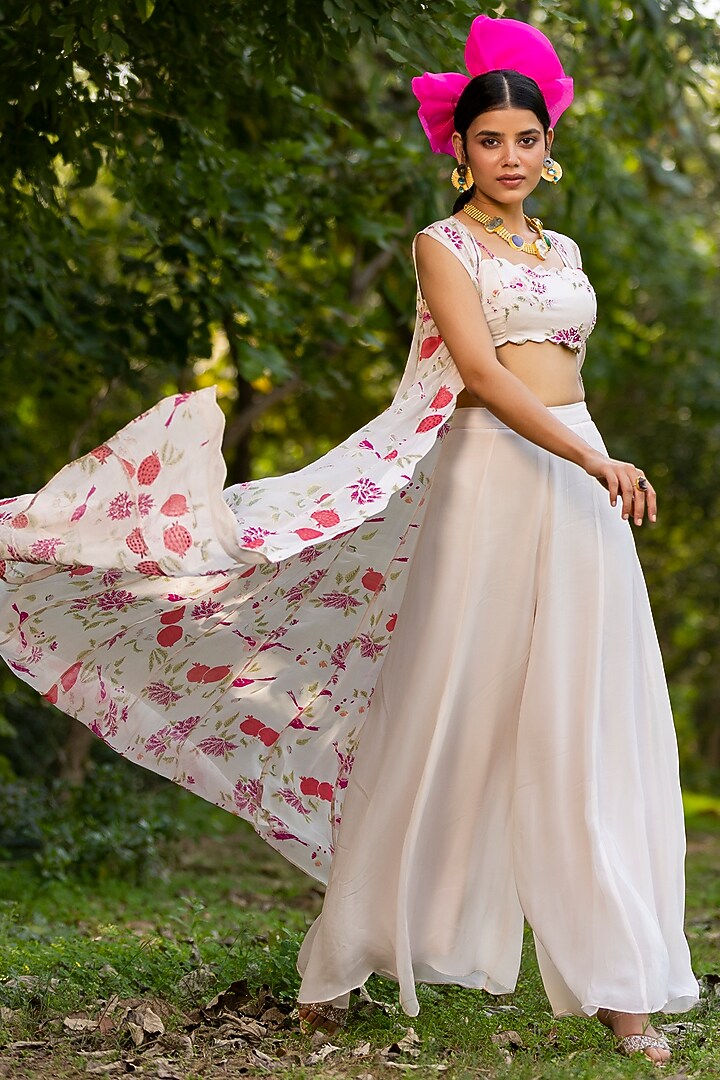 Ivory Pure Crepe Embroidered Cape Set by Scakhi Luxe at Pernia's Pop Up Shop