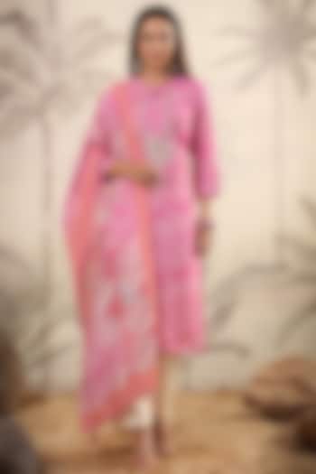 Pink Muslin Silk Printed & Embroidered Kurta Set by Scakhi Luxe at Pernia's Pop Up Shop