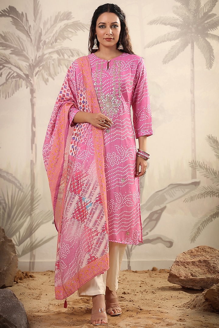 Pink Muslin Silk Printed & Embroidered Kurta Set by Scakhi Luxe at Pernia's Pop Up Shop