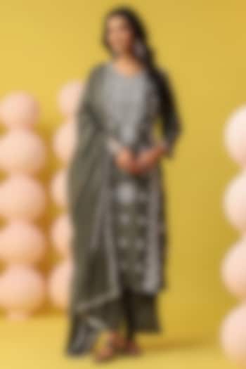 Green Cotton Mulmul Chikankari Embroidered Kurta Set by Scakhi Luxe at Pernia's Pop Up Shop