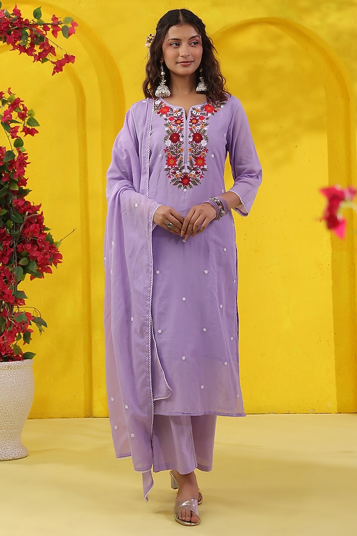 Lavender Cotton Mulmul Kashmiri Embroidered Kurta Set by Scakhi Luxe at Pernia's Pop Up Shop