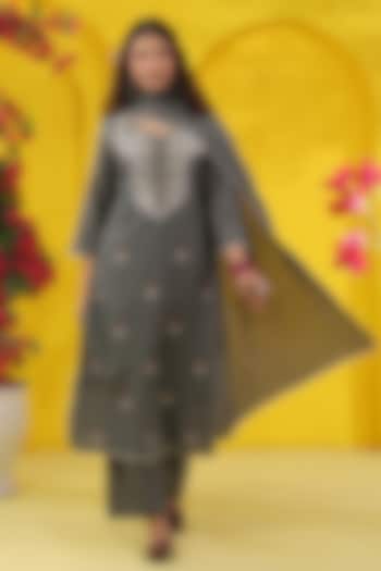 Sage Green Cotton Mulmul Embroidered Kurta Set by Scakhi Luxe at Pernia's Pop Up Shop