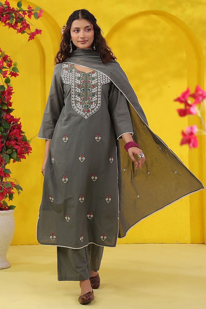 Sage Green Cotton Mulmul Embroidered Kurta Set by Scakhi Luxe at Pernia's Pop Up Shop