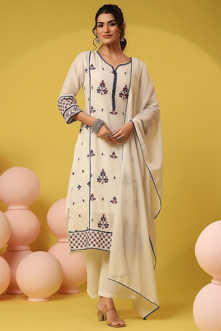 White Cotton Mulmul Chikankari Embroidered Kurta Set by Scakhi Luxe at Pernia's Pop Up Shop