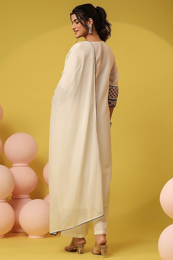 White Cotton Mulmul Chikankari Embroidered Kurta Set by Scakhi Luxe at Pernia's Pop Up Shop