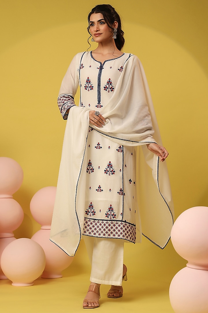 White Cotton Mulmul Chikankari Embroidered Kurta Set by Scakhi Luxe at Pernia's Pop Up Shop