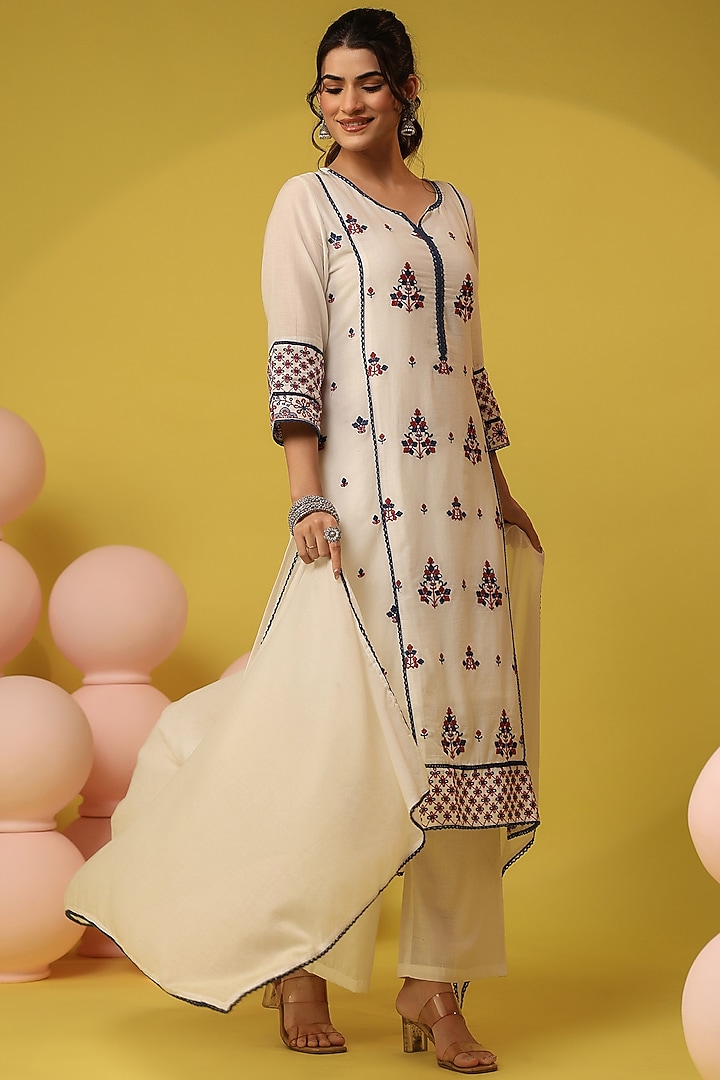 White Cotton Mulmul Chikankari Embroidered Kurta Set by Scakhi Luxe at Pernia's Pop Up Shop