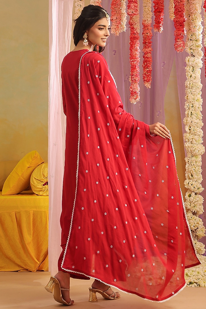 Red Mulmul Embroidered Kurta Set by Scakhi Luxe at Pernia's Pop Up Shop
