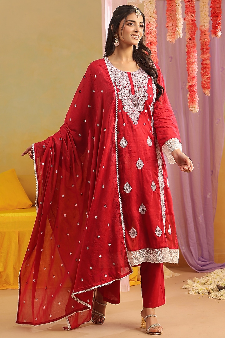 Red Mulmul Embroidered Kurta Set by Scakhi Luxe at Pernia's Pop Up Shop