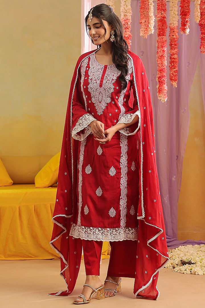 Red Mulmul Embroidered Kurta Set by Scakhi Luxe at Pernia's Pop Up Shop