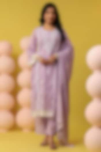 Lavender Mulmul Embroidered Kurta Set by Scakhi Luxe at Pernia's Pop Up Shop