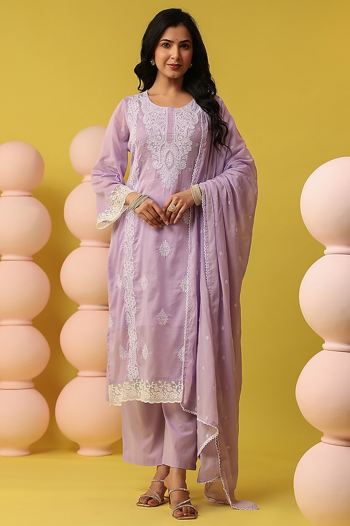 Lavender Mulmul Embroidered Kurta Set by Scakhi Luxe at Pernia's Pop Up Shop