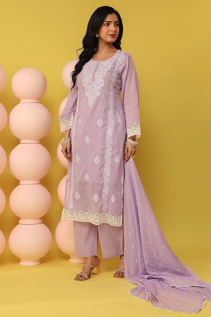 Lavender Mulmul Embroidered Kurta Set by Scakhi Luxe at Pernia's Pop Up Shop