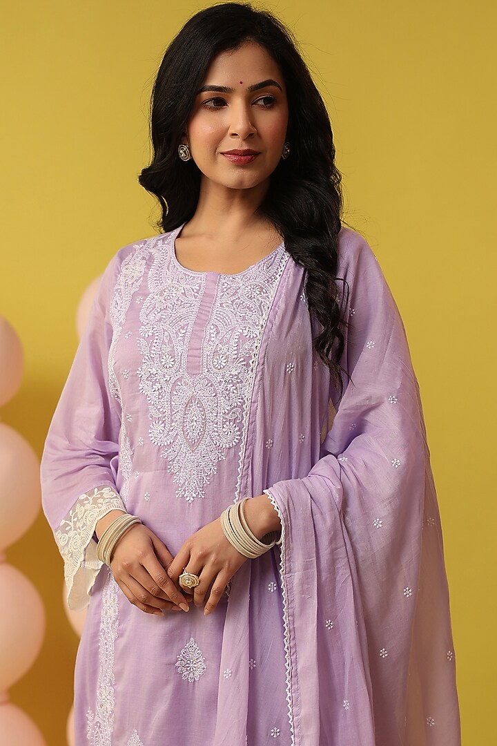 Lavender Mulmul Embroidered Kurta Set by Scakhi Luxe at Pernia's Pop Up Shop