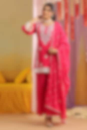 Pink Mulmul Chikankari Kurta Set by Scakhi Luxe at Pernia's Pop Up Shop
