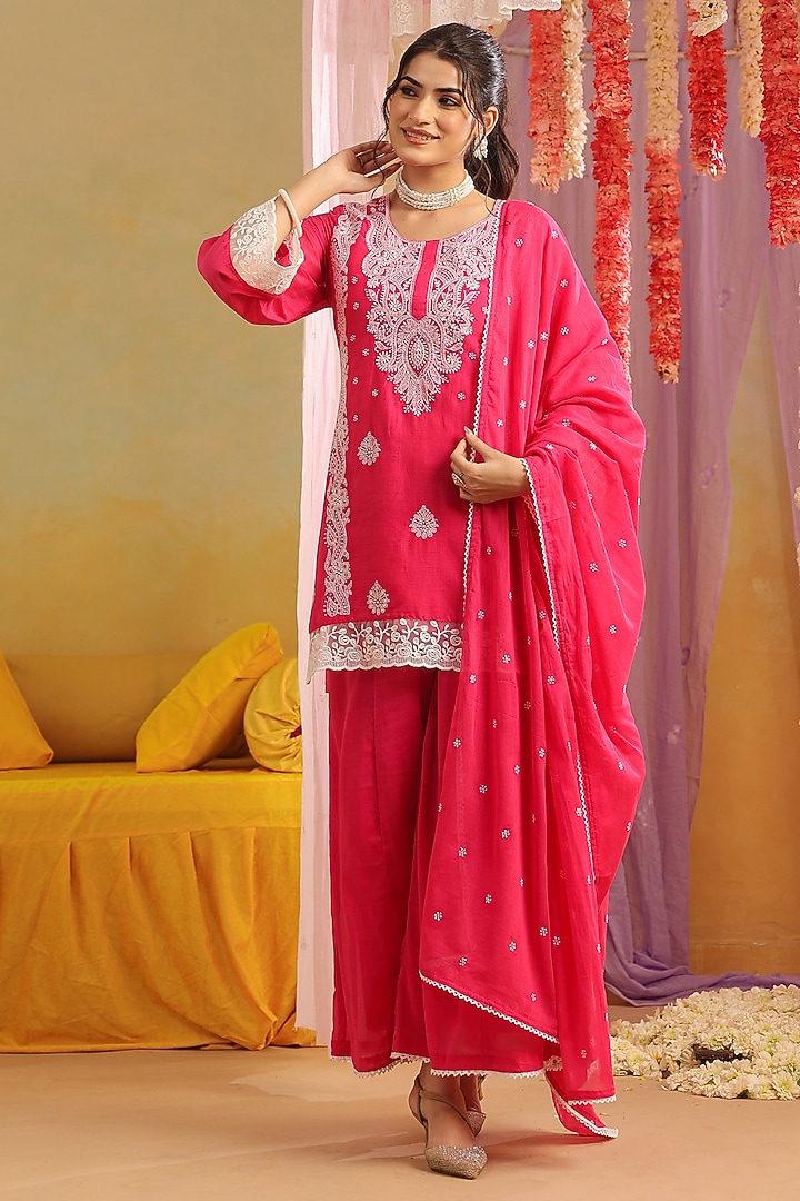 Pink Mulmul Chikankari Kurta Set by Scakhi Luxe at Pernia's Pop Up Shop