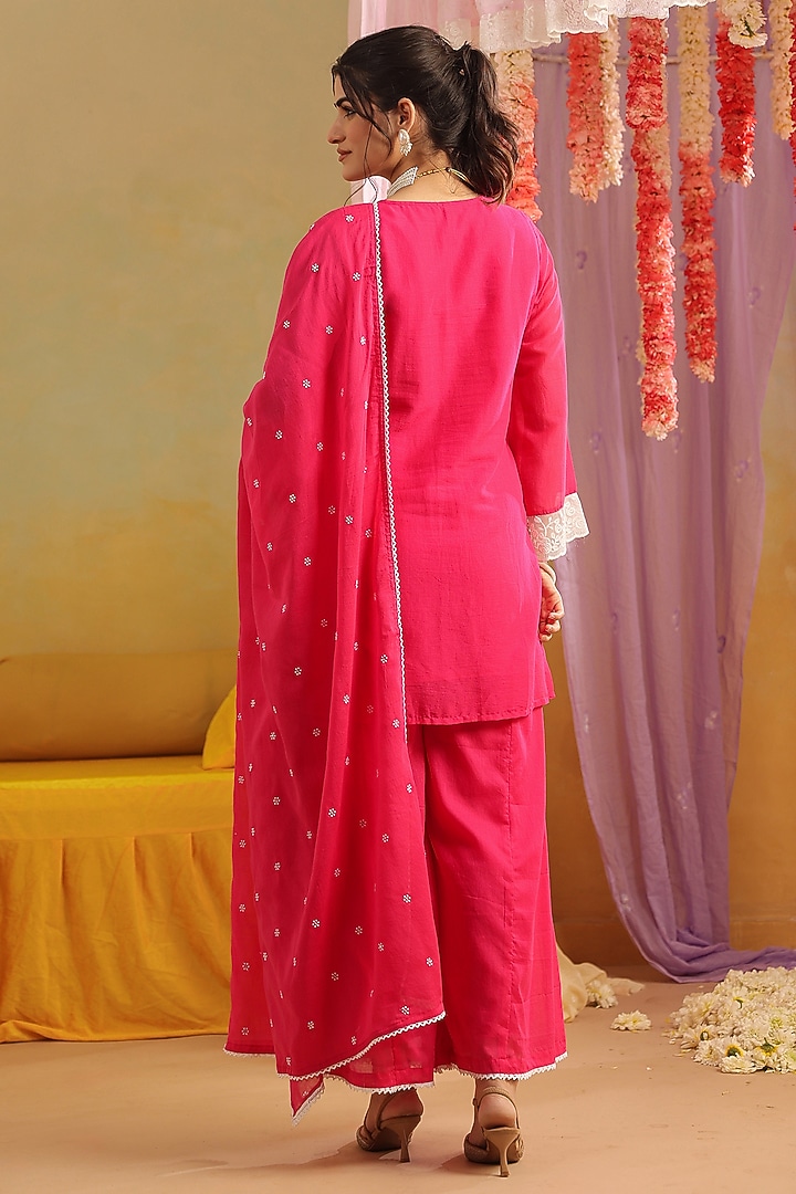 Pink Mulmul Chikankari Kurta Set by Scakhi Luxe at Pernia's Pop Up Shop