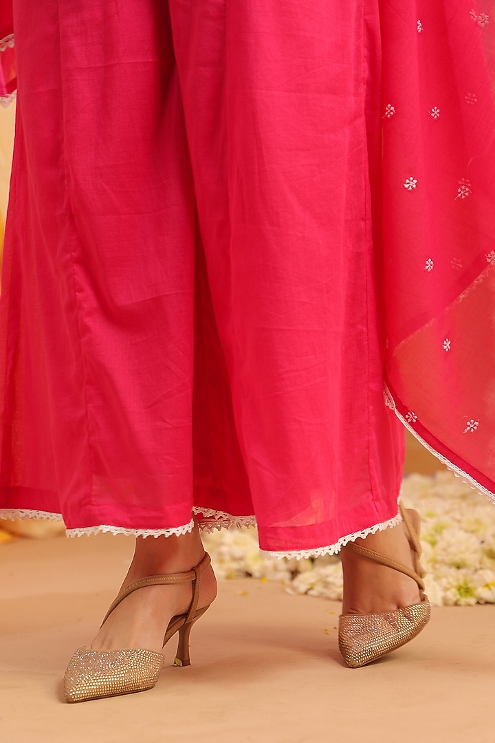 Pink Mulmul Chikankari Kurta Set by Scakhi Luxe at Pernia's Pop Up Shop