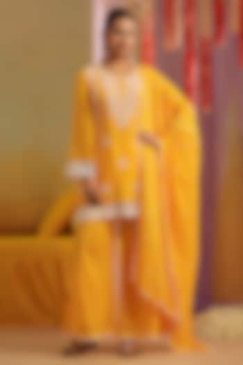 Yellow Mulmul Chikankari Kurta Set by Scakhi Luxe at Pernia's Pop Up Shop