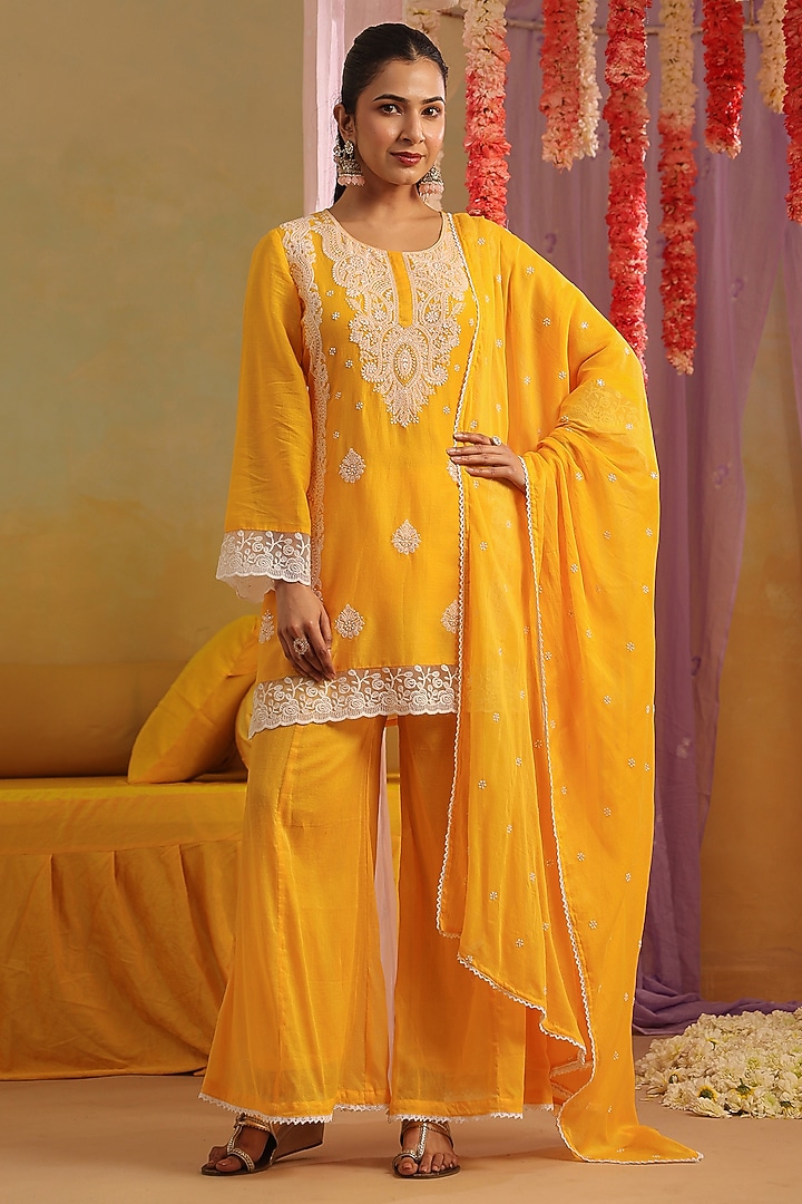 Yellow Mulmul Chikankari Kurta Set by Scakhi Luxe at Pernia's Pop Up Shop